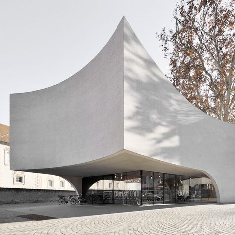 Smooth Concrete, Innovative Architecture, Tourist Office, Italian Architecture, Concrete Building, South Tyrol, Concrete Structure, Tourist Information, Building Facade