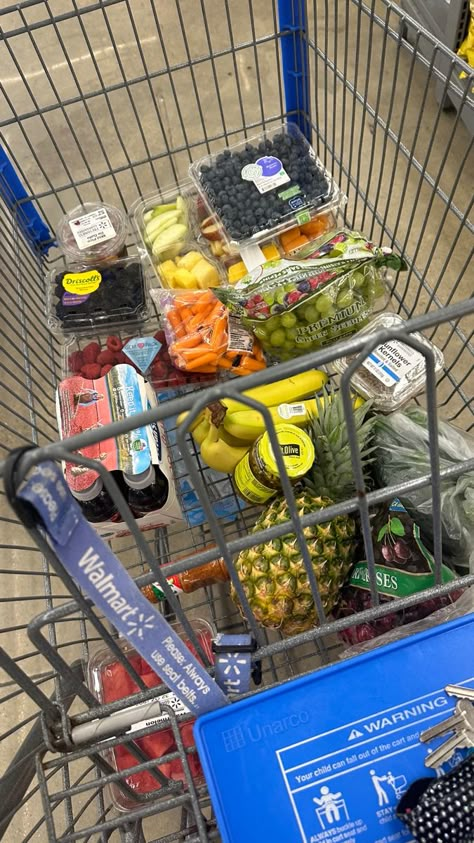 Healthy Grocery Shopping Aesthetic, Veggie Cleanse, Groceries Aesthetic, Grocery Shopping Aesthetic, Healthy Grocery Shopping, Healthy Lunch Snacks, Healthy Groceries, Food Babe, Healthy Food Motivation