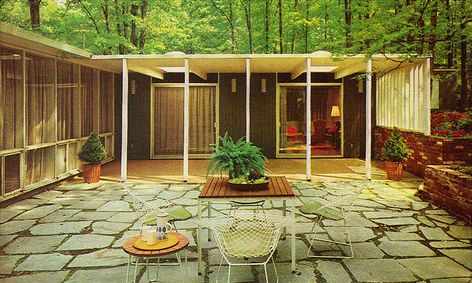 1960s era patio. @Renee Coughlan - This is what you need to do with the sun room. New hobby. Do it. Vintage Patio, Patio Style, Mid Century Architecture, Wood Siding, Modern Patio, Pergola Patio, Modern Landscaping, Mid Century Decor, Mid Century Modern House