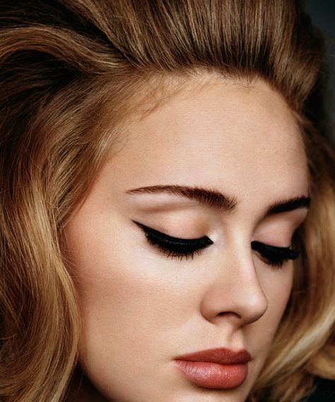 Adele is a different species of musician. She is special. A strong and fearless woman that has broken the mould into so many pieces, you forget it ever existed. You won’t find her flogging herself across the pages of every magazine, selling anything and everything possible. She believes in no, for all the right reasons. Adele Interview, Adele Makeup, Hello Adele, Eye Contouring, Id Magazine, Laura Bailey, Make Up Inspiration, Poppy Delevingne, Fashion Events