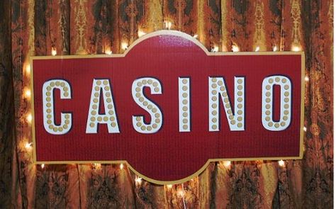 Casino Signage, Party Set Up Ideas, Diy Party Themes, Casino Theme Party, Party Ideas Themes, Casino Sign, Set Up Ideas, Unique Party Ideas, Casino Night Food