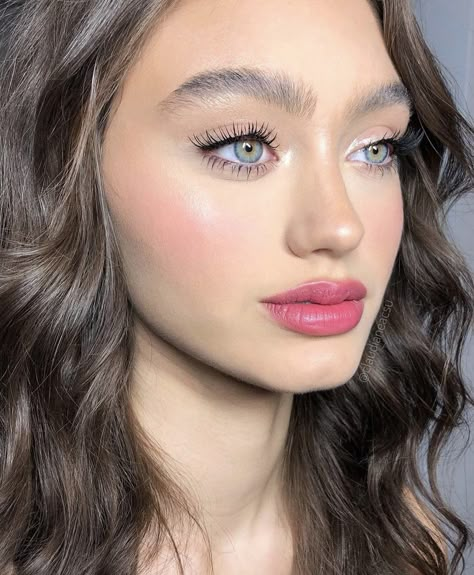 Claudia Neacsu, Bridal Glam Makeup, Pink Lipstick Makeup, Wedding Hairstyles And Makeup, Bridal Glam, Blush Lipstick, Dewy Makeup, Wedding Hair Ideas, Fav Artist