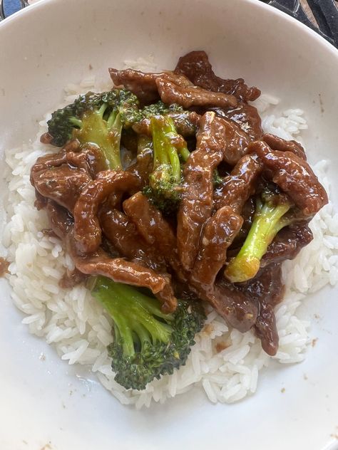 Beef & Broccoli Brocolli And Beef, Broccoli And Beef, Best Hamburger Recipes, Chinese Meals, Asian Dish, Homemade Chinese, Homemade Chinese Food, Beef Broccoli, Asian Dinners