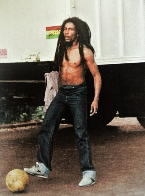 Bob Marley Marley Brothers, Marley Family, Bob Marley Legend, Road Music, Bob Marley Pictures, Reggae Bob Marley, Jah Rastafari, Bob Marley Art, Robert Nesta