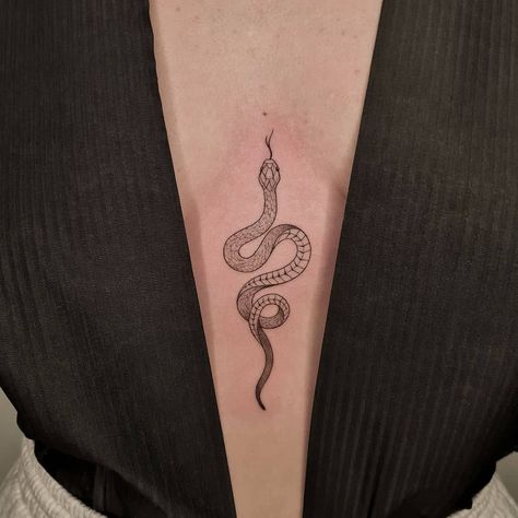 Tattoo Between Breast, Sternum Tattoo Design, Small Snake Tattoo, Cobra Tattoo, Stomach Tattoos Women, Snake Tattoo Design, Flower Tattoo Shoulder, Stomach Tattoos, Sternum Tattoo