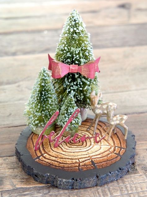 iGirlZoe: Tim Holtz, idea-ology, holidays, christmas, sizzix, tree ring bigz die, woodlands trees, decorative deer Wood Slice Ideas, Slice Ideas, Christmas Vignette, Tim Holtz Dies, Tim Holtz Cards, Tree Ring, Tree Slices, Country Christmas Decorations, Tree Rings