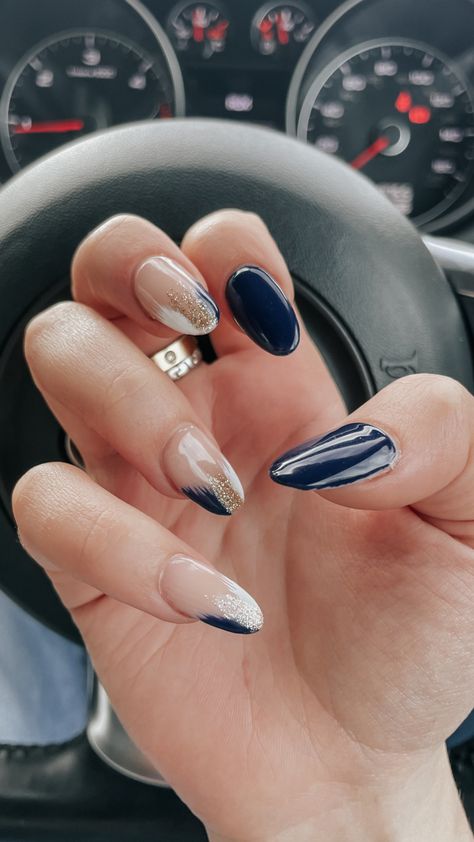 Dark Blue and Gold Blue And Golden Nail Art, Navy Blue Nail Art Silver Glitter, Navy And Beige Nails, Beige And Blue Nails Design, Navy Blue And Silver Gel Nails, Navy And Cream Nails, Navy Blue And Beige Nails, Navy Themed Nails, Bridesmaid Nails Navy Blue