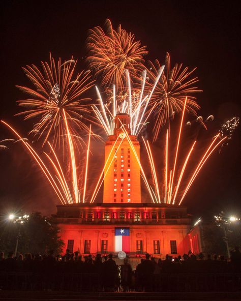 Ut Austin Aesthetic, Texas University, College Collage, Austin Fashion, College Vision Board, Austin Style, College Motivation, Ut Austin, Austin City Limits