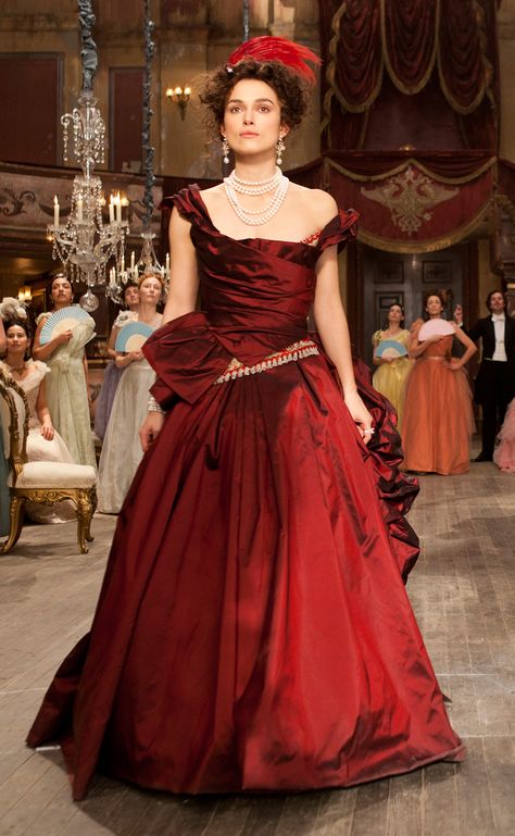 Anna (Keira Knightley) 'Anna Karenina' 2012. Red Gown. Costume designed by Jacqueline Durran. Robes Glamour, Anna Karenina, Costume Drama, Red Gowns, Movie Fashion, Period Costumes, Keira Knightley, Movie Costumes, Historical Costume