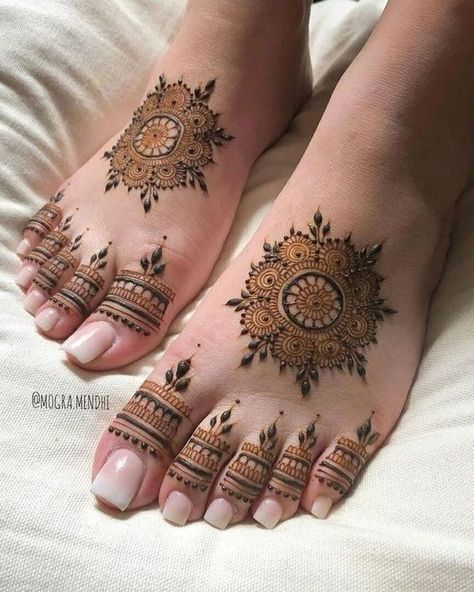 Leg Mehendi, Feet Henna, Foot Mehndi, Legs Mehndi, Foot Henna, Leg Mehndi, Designs Mehndi, Mehndi Designs Fingers, Legs Mehndi Design