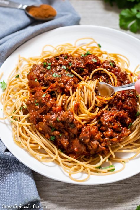 Greek Meat Sauce, Greek Meat, Spaghetti Alfredo, Greek Spaghetti, Spaghetti With Meat Sauce, Spaghetti With Meat, Salad Appetizer Cups, Sauce Spaghetti, Spaghetti Meat Sauce