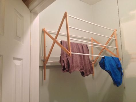 This ingenious trick takes a standing drying rack and hangs it on the wall to free up floor space. When not in use, it quickly collapses out of the way. Diy Clothes Drying Rack, Pallet Deck Diy, Wall Mounted Clothes Drying Rack, Laundry Room Drying Rack, Wall Mounted Drying Rack, Laundry Rack, Decor Ikea, Drying Rack Laundry, Laundry Drying