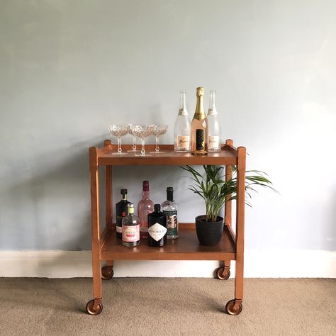 Front Living Room Ideas, Drink Trolley, Wooden Trolley, Hostess Trolley, Garden Trolley, Wooden Bar Cart, Trolley Table, Diy Bar Cart, Bar Trolley