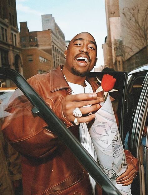 Tupac Photos, 90s Rappers Aesthetic, Cultura Hip Hop, Tupac Art, Tupac Wallpaper, 90s Rappers, Looks Hip Hop, Tupac Pictures, 90s Rap