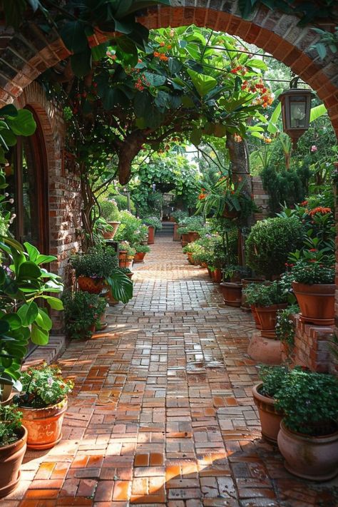 Plants In Big Pots Outdoor, Mexican Garden Ideas, Italian Garden Ideas, Backyard Improvements, Mexican Garden, Outdoor Garden Design, Spanish Garden, Patio Pavers Design, Small Courtyard Gardens