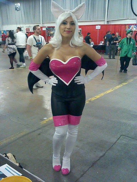 Rouge The Bat Costume, Rouge The Bat Cosplay, Bat Cosplay, Cosplay Crafts, Princess Leia Cosplay, Sonic Costume, Leia Cosplay, Rogue Cosplay, Epic Costumes