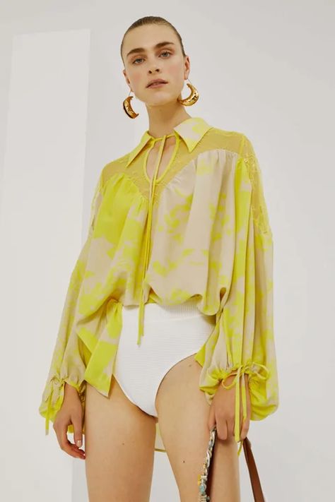 Beatrice .b Spring 2021 Ready-to-Wear Collection | Vogue Women Chiffon Blouse, B Fashion, Cool Diy, Fashion Details, Printed Blouse, Fashion News, Fashion Show, Ready To Wear, Fashion Dresses