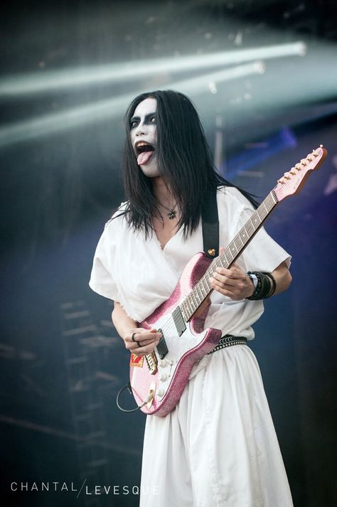 Takayoshi Ohmura of BABYMETAL's Kami Band Takayoshi Ohmura, Babymetal Wallpapers, Kami Band, Kawaii Metal, Rock Musicians, Band Group, Baby Metal, Western Tops, Japanese Pop