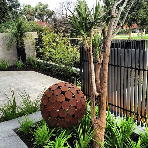 20 Shimmering Garden Ideas That Incorporate Metal Accents In Landscape Design - 152 Futuristic Garden, Native Grasses, Garden Landscaping Ideas, Garden Spheres, Plasma Table, Stone Sculptures, Garden Globes, Garden Balls, Globe Art