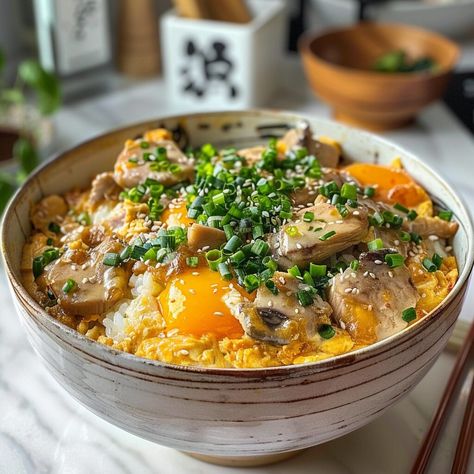 Oyakodon Recipe Japanese Oyakodon, Oyakodon Recipe, Egg Rice Bowl, Asian Bowl, Asian Bowls, Recipe Japanese, Egg Rice, Japanese Egg, Japanese Rice Bowl