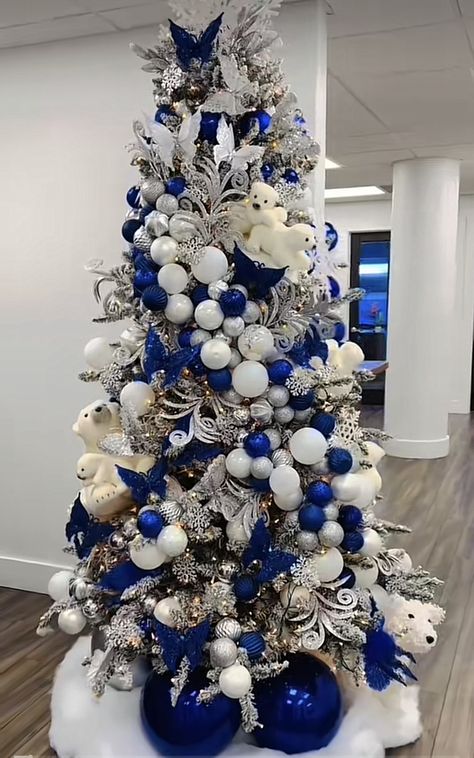 Royal Blue And White Christmas Tree, Christmas Tree Angel Theme, Christmas Tree Ideas White Ornaments, Blue Gold White Christmas Tree, White And Blue Christmas Tree Ideas, White Christmas Tree Ideas Blue, Blue Themed Christmas Decorating Ideas, Blue And White Christmas Tree Ideas, Blue And Gold Christmas Tree Ideas