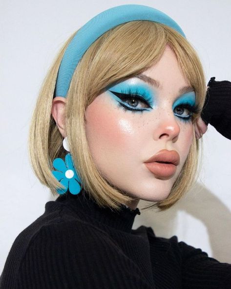 Blue 70s Makeup, Blue 60s Makeup, Mod Makeup 60s, 70s Eye Makeup, 70s Nails, 1970s Makeup, Mod Makeup, Disco Makeup, Dramatic Eyeliner