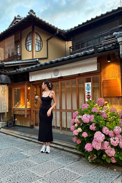 Tokyo Japan Aesthetic Outfits, Japanese Outfits Summer, Kyoto Outfit, Korea Instagram Photos, Tokyo Aesthetic Outfit, Tokyo Summer Fashion, Japanese Outfits Aesthetic, Kyoto Photo Ideas, Tokyo Japan Outfits Summer