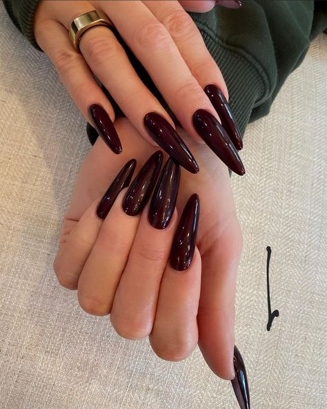 Khloe Kardashian Nails, Kardashian Nails, Deep Red Nails, Kutek Disney, Dark Red Nails, Wine Nails, Maroon Nails, Nagel Tips, Winter Nails Acrylic