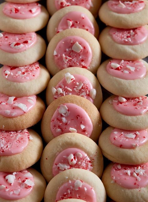 Peppermint Meltaways, Peppermint Dessert, Homemade Cookie, Twix Cookies, Christmas Cookies Easy, Perfect Cookie, Chocolate Peppermint, Peppermint Candy, Homemade Cookies