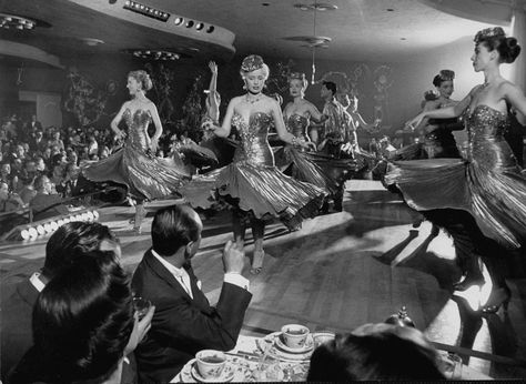 Dancing On Stage, Las Vegas Nightlife, 1950s Photos, Vegas Nightlife, Vegas Showgirl, Old Vegas, Sands Hotel, Burlesque Show, Vegas Casino