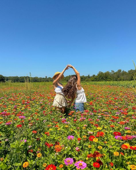 I 🫶🏼 you earth 🌎🌸💞🌳🦋🌞 #earthday #flowerfields #mountainviews #oceanlover #earthpics #colorfulnature Spring Poses, Stardew Valley Aesthetic, Valley Aesthetic, Insta Aesthetic, Spring Inspo, Aesthetic Spring, Spring Mood, Nothing But Flowers, Flower Therapy