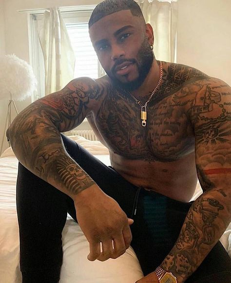 Hallelujah Black Men Tattoos, Black Men Fashion Urban, Latin Men, Black Men Beards, Cute Black Guys, Muscular Men, Black Men Fashion, Black Boys, Black Is Beautiful