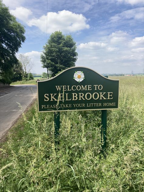 Bloxburg Farm, Subdivision Sign, Neighborhood Signs, Farm Town, Architectural Signage, Christmas Carnival, Ghost Town, English Cottage, Signage Design