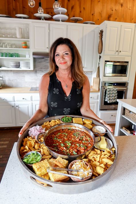 EPIC Chili Dinner Board #dinnerboard #chilidinnerboard #chiliandcornbread Chili Dinner, Dinner Board, Chilli Recipe, Favorite Chili Recipe, Recipe Crockpot, Easy Chili, Fruit Displays, Charcuterie Inspiration, Party Food Platters