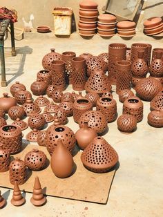 Clay Lamp Ideas, Terracotta Clay Ideas, Clay Lamp Diy, Teracotta Ideas, Terracotta Lamps, Terracota Clay, Terracotta Products, Terracotta Ceramics, Clay Lamps