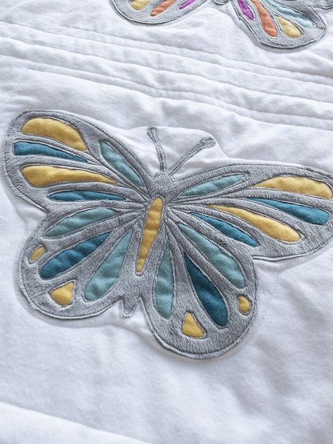 Free Reverse Applique Butterfly Template - Shwin & Shwin Applique Templates Free, Room Must Haves, Applique Butterfly, Butterfly Quilt Pattern, Free Applique Patterns, Butterfly Applique, Embroidered Lace Top, Applique Pillows, Scrap Fabric Projects