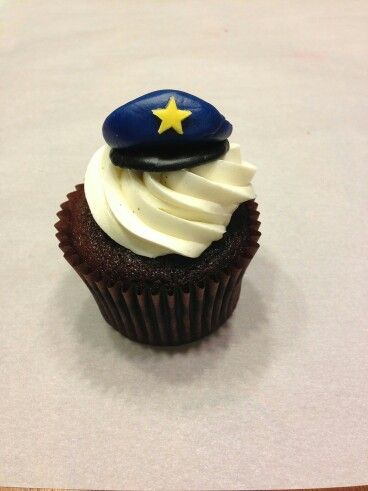 Police cupcake Police Cupcakes, Police Car Cakes, Police Birthday Cakes, Police Cakes, Police Memes, Police Birthday Party, Gifts For Cops, Police Retirement, Police Party