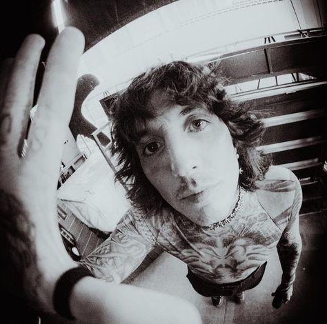 Shadow Moses, Oli Sykes, Back Hurts, Oliver Sykes, Alternative Metal, Zoo Wee Mama, Bring Me The Horizon, Heavy Metal Bands, Emo Bands