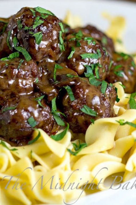 Merlot flavored Meatballs in a creamy sauce and topped on noodles Flavored Meatballs, Beef Merlot, Recipe Chart, Easy To Make Recipes, Rice Cooker Recipes, Croatian Recipes, Minced Meat, Meatball Recipes, Beef Dishes