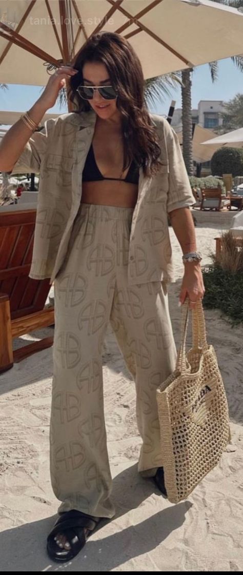 Miami Outfits Spring 2023, Bali Style Fashion Outfits, Spain Beach Outfit, Canary Islands Outfit Ideas, Cool Vacation Outfits, Spring Outfits Australia, Island Travel Outfit, Summer Bali Outfit, Summer Outfits Beach Vacation 2023