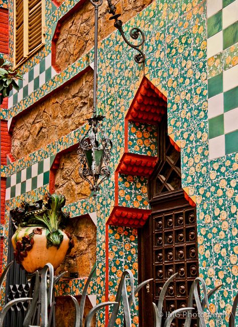 Antoni Gaudí's first commissioned house in Barcelona will open as a museum - The Vintage News Art Nouveau Arquitectura, Antoni Gaudí I Cornet, Gaudi Architecture, Barcelona Architecture, Gaudi Barcelona, Antonio Gaudí, Stunning Architecture, Catalonia Spain, Barcelona Catalonia