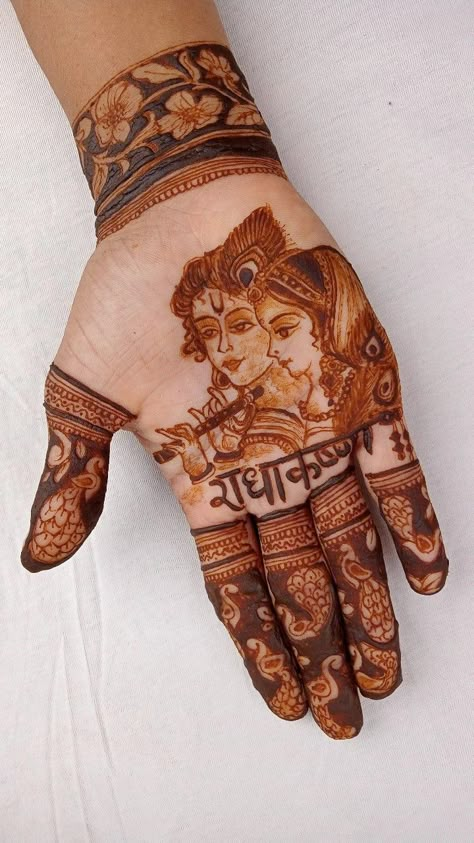 Mehandi Designs Radha Krishna, Mehndi Radha Krishna, Radha Mehendi Design, Radha Krishna Figure Mehndi, Radha Krishna Mehendi Designs For Hands, Radhe Krishna Mehendi Design, Radhe Krishna Mehandi Design, Kanha Mehandi Design, Krishna Mahendi Designs Latest