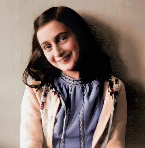 Anne Frank Fotos, Anne Frank Aesthetic, Ann Frank, Margot Frank, Anne Frank Quotes, Dimitra Milan, Anna Frank, Pencil Sketch Images, People Of Interest