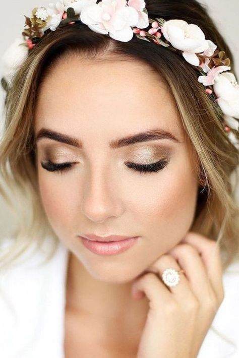 Le look de mes rêves # Un maquillage discret 💄 - Beauté - Forum Mariages.net Bride Makeup Eyes, Bride Makeup Natural, New Makeup Ideas, Wedding Eyes, Wedding Eye Makeup, Wedding Makeup For Brown Eyes, Bridesmaid Hair Makeup, Bridal Makeup Natural, Wedding Day Makeup