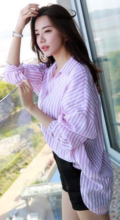 StyleOnme_Pinstripe Pink Pinstripe, Office Girl, Collared Shirts, Collared Blouse, Gorgeous Blouses, Stylish Jeans, Lady Fashion, Best Photo Poses, Metallic Pink