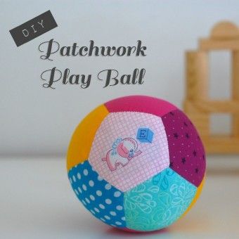 Tutorial: Patchwork Play Ball Made With English Paper Piecing Fabric Balls, Baby Ball, Diy Bebe, Fabric Sewing Patterns, Handmade Baby Gifts, Sewing Tutorials Free, Fabric Toys, Sewing Toys, English Paper Piecing