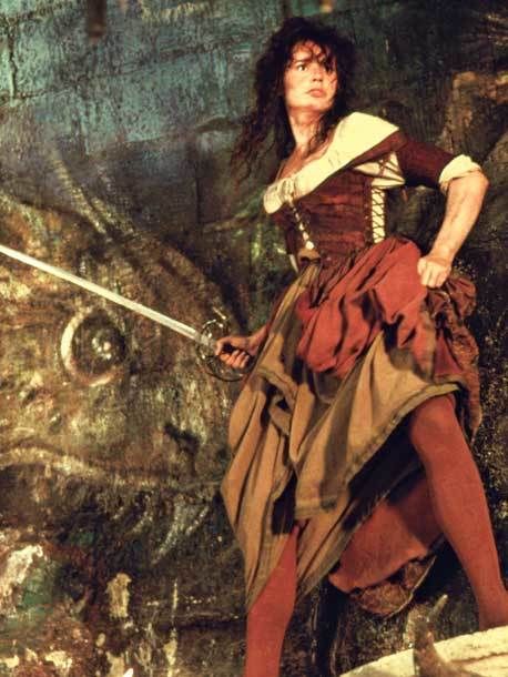 cutthroat-island-geena-davis04 Cutthroat Island, Geena Davis, Pirate Queen, Pirate Outfit, Strong Female Characters, Pirate Woman, Pirate Life, Strong Female, Pirate Costume