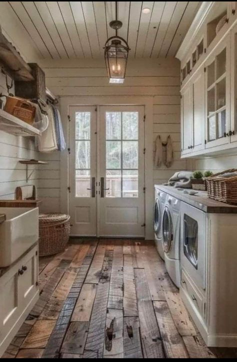 Country Laundry Room, Rustic Laundry Rooms, Dream Laundry Room, Mudroom Laundry Room, Farmhouse Laundry, Barn Style House Plans, Laundry Room Ideas, Farmhouse Laundry Room, Dream Life House