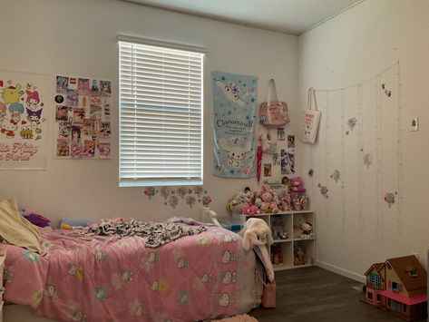 Cute kawaii jojifuku harujuku room inspo sanrio pink girly anime Apartment View, Pink Room Decor, Tiny Apartment, Pink Room, Bedroom Inspo, Dream Room, Room Inspo, Room Inspiration, Apartment