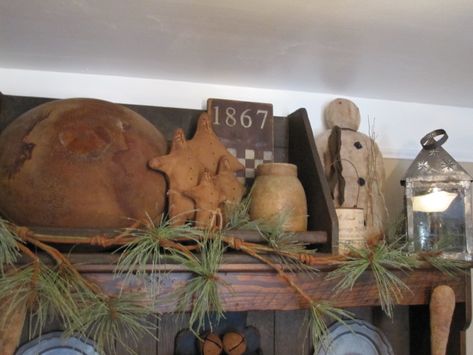 Primitive Decor Ideas, Vintage Gingerbread, Primitive Shelf, Primitive Christmas Decorating, Primitive Christmas Decor, Country Primitive Decor, Primative Decor, Winter Decorating, Primitive Homes